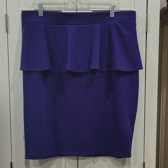 Wassio Skirt - Picture 1 of 4